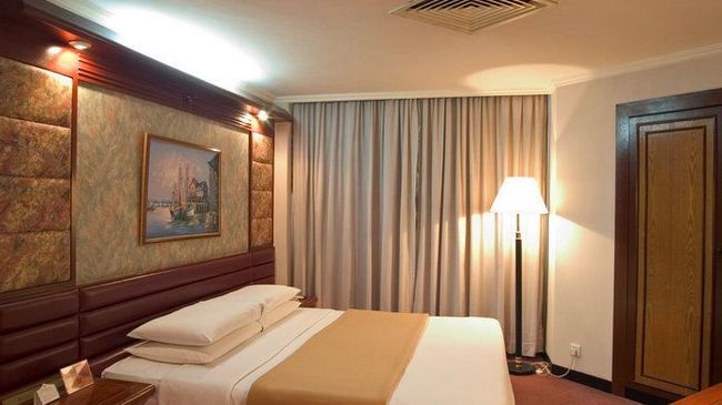 Golden Dragon Hotel Kunming Comodidades foto